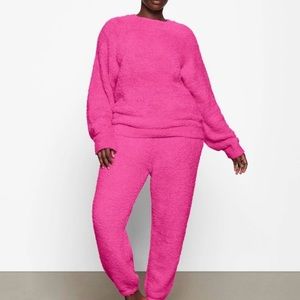 SKIMS Cozy Knit Crew & Joggers (Set) in Barbie Pink